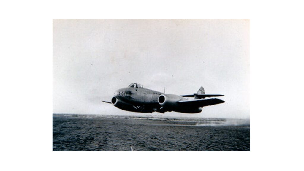 Gloster Meteor Mk IV-22
